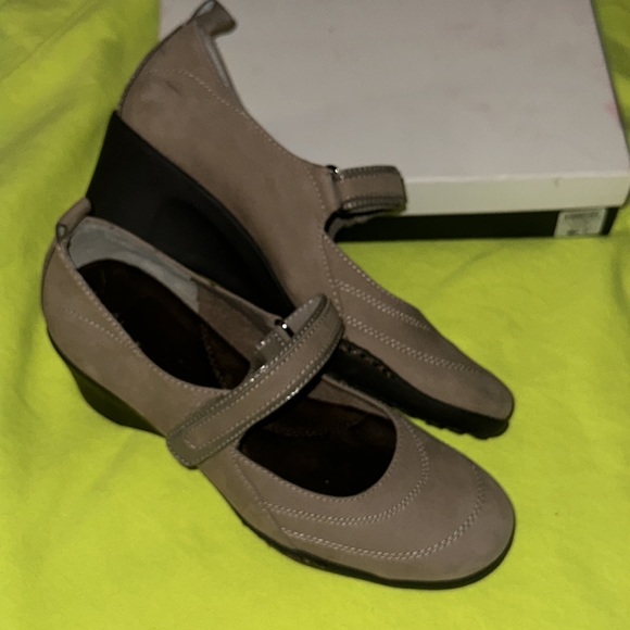 Aerosoles wedges Size 7 - Picture 3 of 13